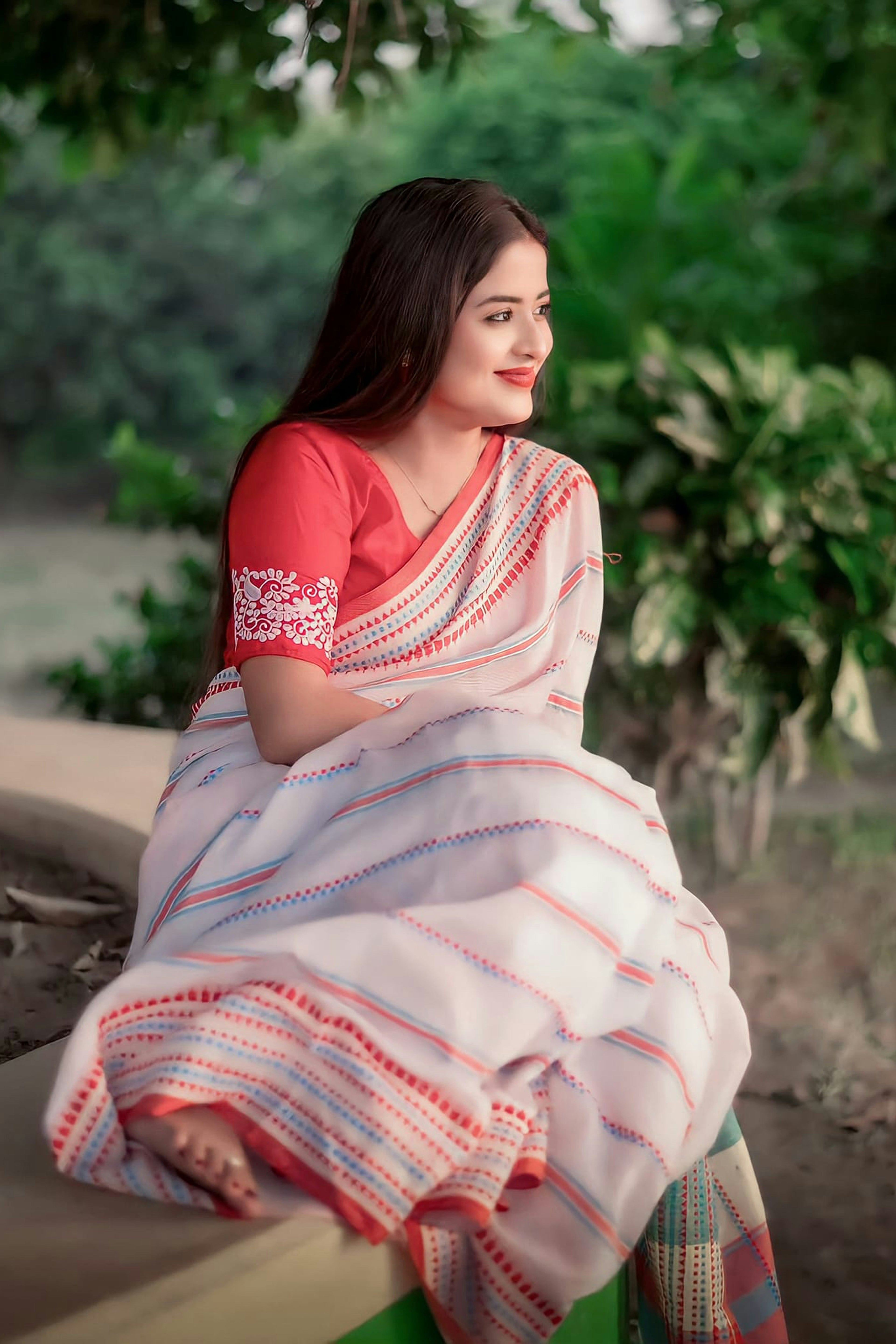 Red Embellished Silk Blend Saree With Unstitched Blouse Piece