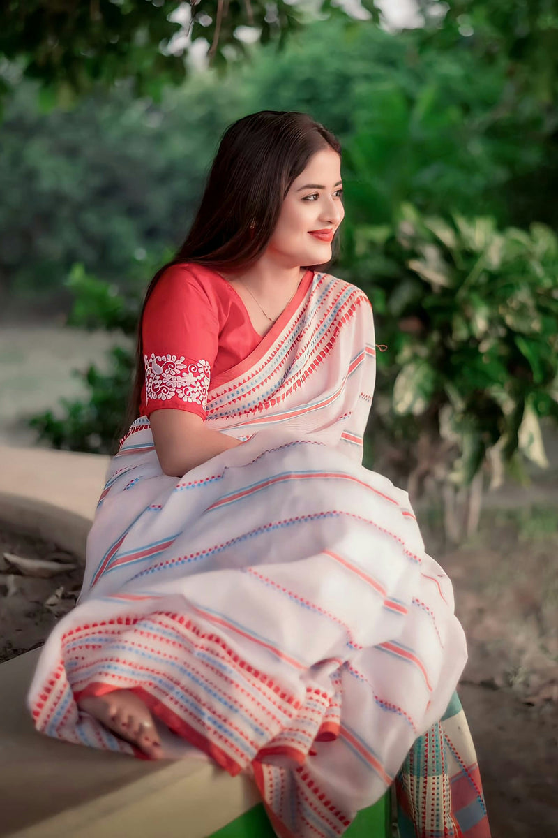 Red Embellished Silk Blend Saree With Unstitched Blouse Piece
