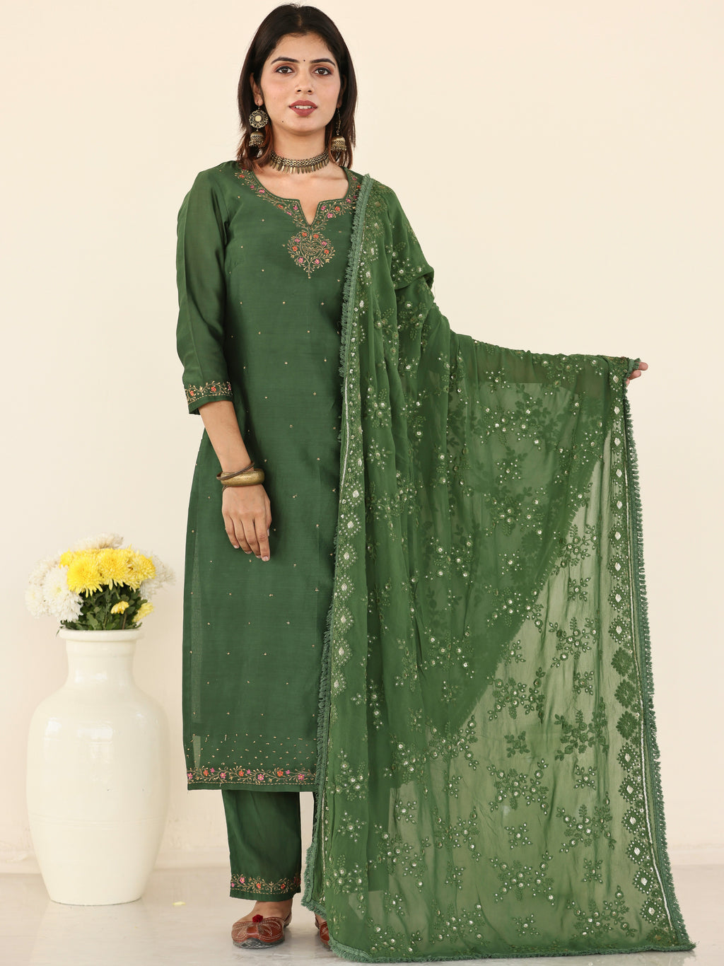 Green Embellished Banarasi Silk Blend Saree With Unstitched Blouse Piece