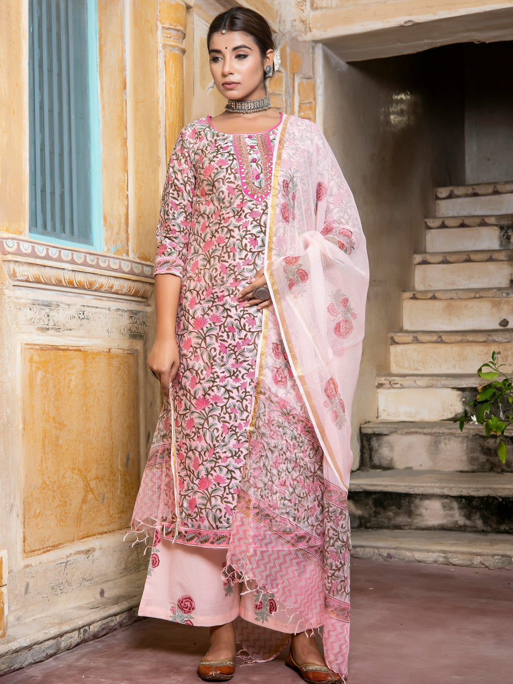 Green Embellished Banarasi Silk Blend Saree With Unstitched Blouse Piece