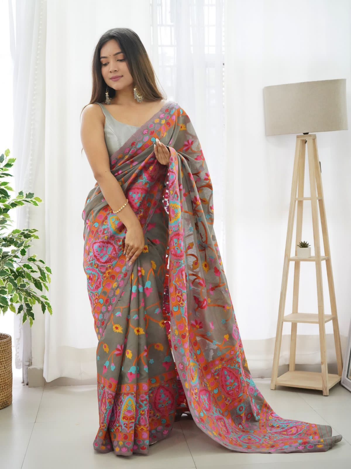 Red Embellished Silk Blend Saree With Unstitched Blouse Piece