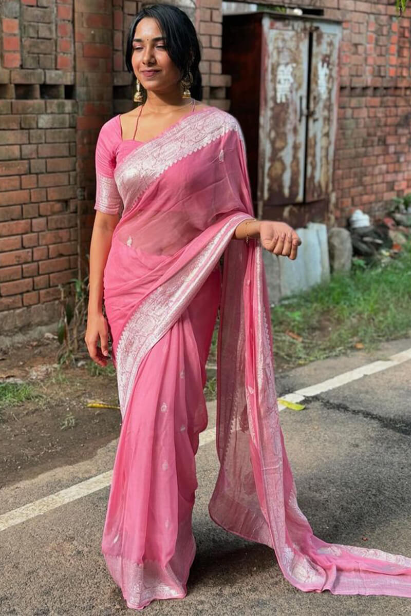Green Embellished Banarasi Silk Blend Saree With Unstitched Blouse Piece