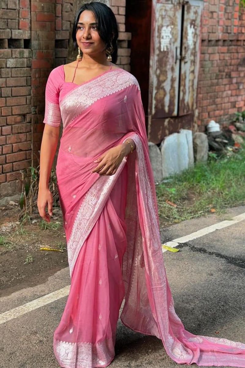 Green Embellished Banarasi Silk Blend Saree With Unstitched Blouse Piece