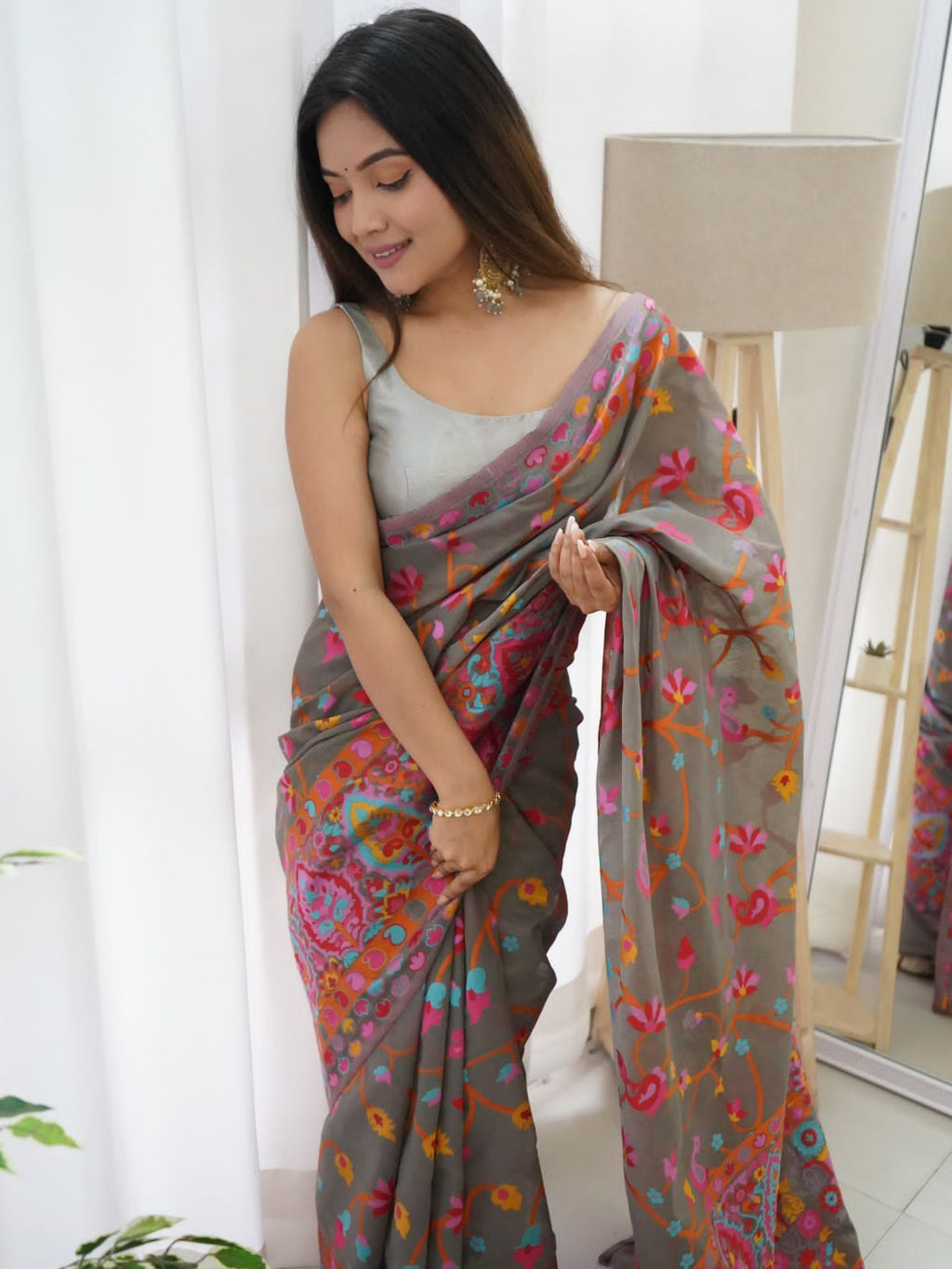 Red Embellished Silk Blend Saree With Unstitched Blouse Piece