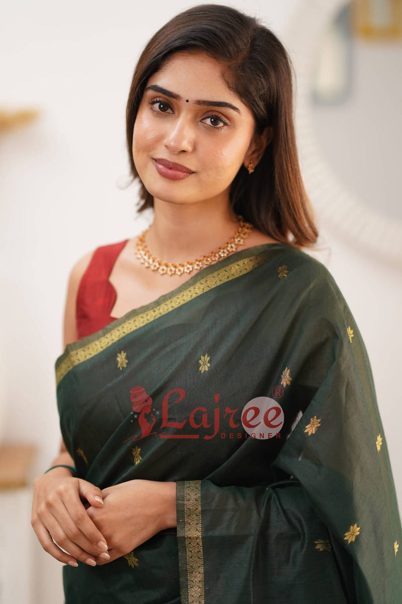 Red Embellished Silk Blend Saree With Unstitched Blouse Piece