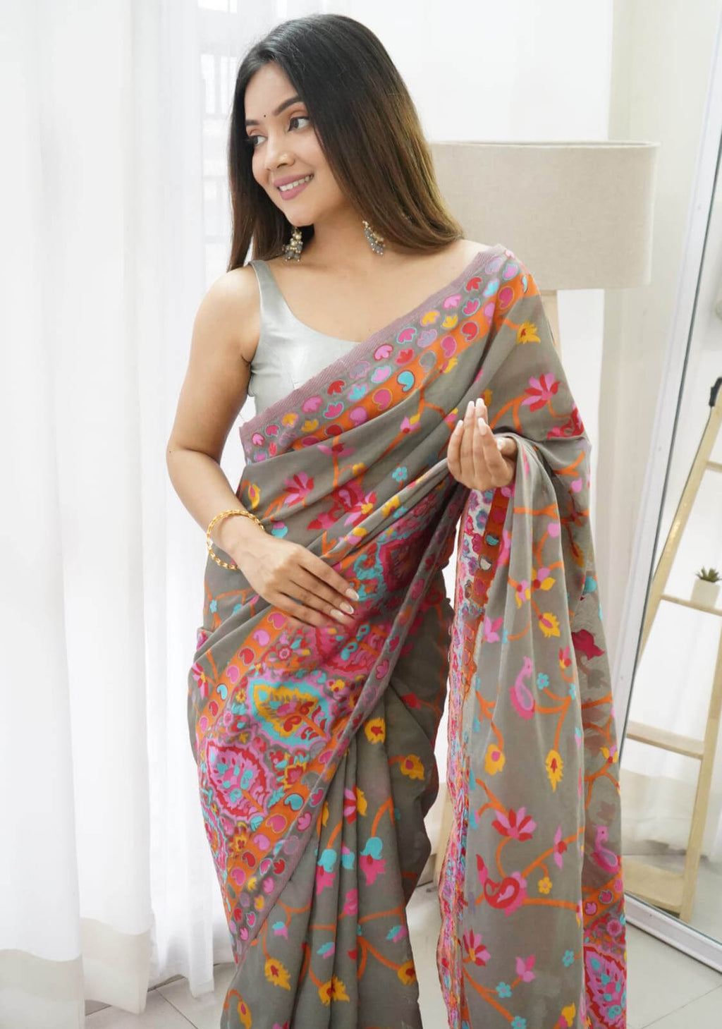 Red Embellished Silk Blend Saree With Unstitched Blouse Piece