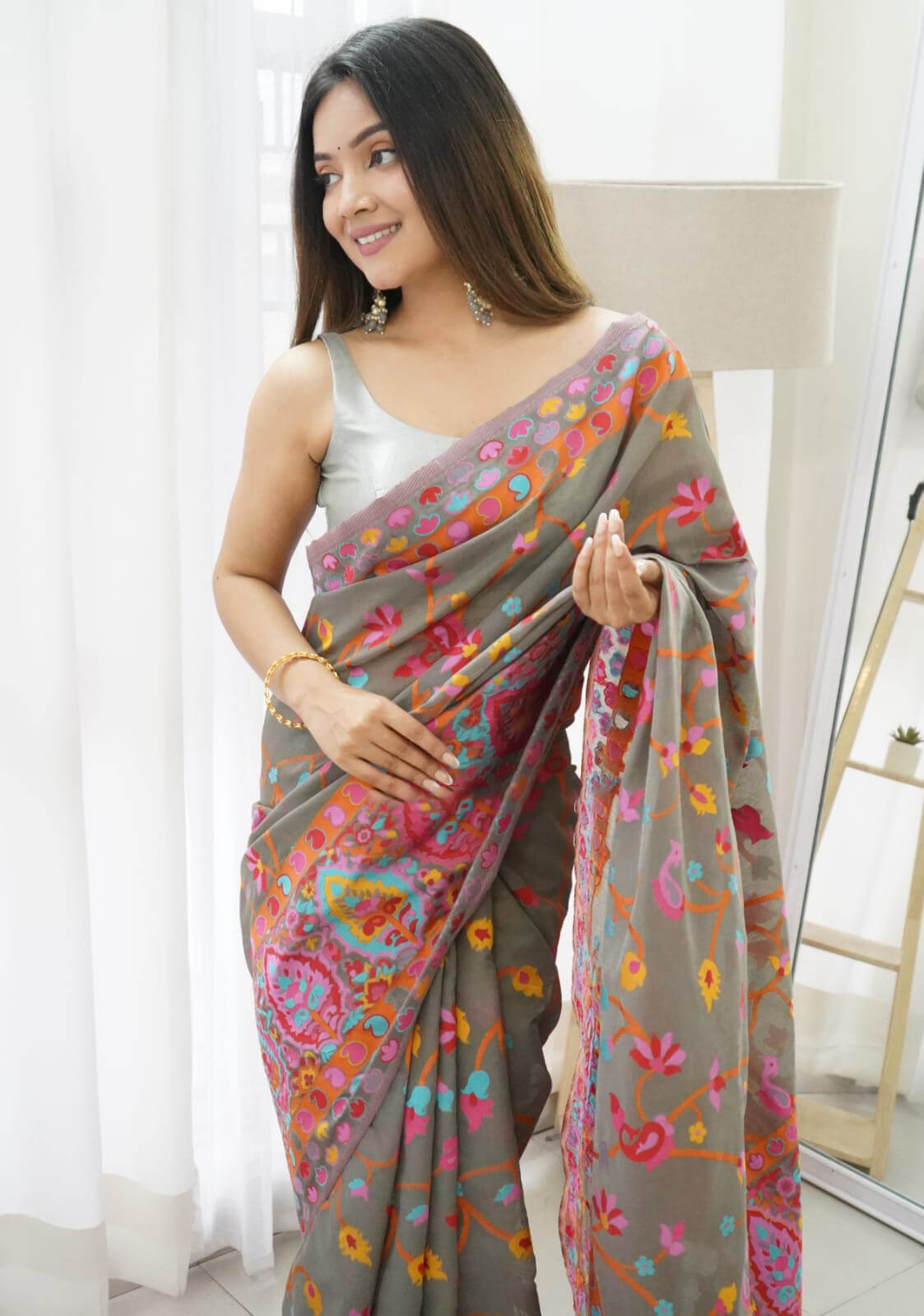 Red Embellished Silk Blend Saree With Unstitched Blouse Piece