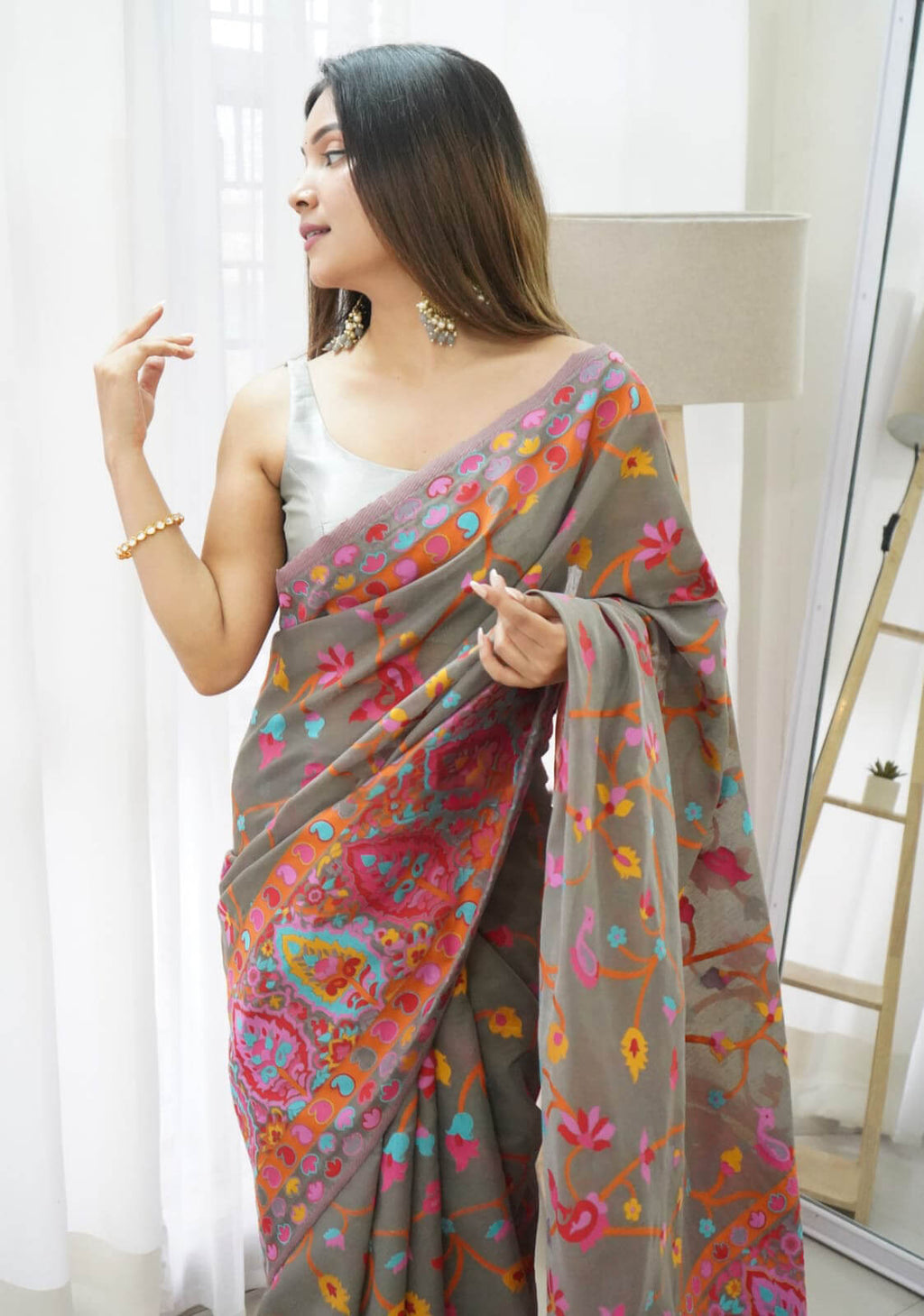 Red Embellished Silk Blend Saree With Unstitched Blouse Piece
