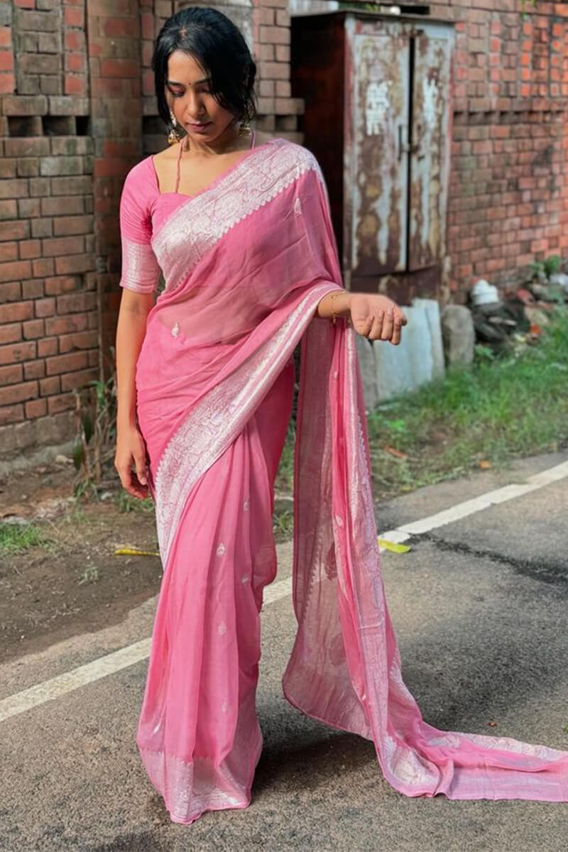 Green Embellished Banarasi Silk Blend Saree With Unstitched Blouse Piece