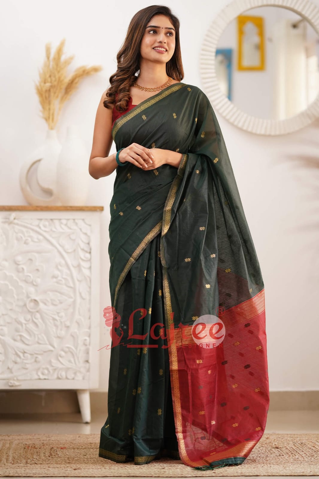 Red Embellished Silk Blend Saree With Unstitched Blouse Piece